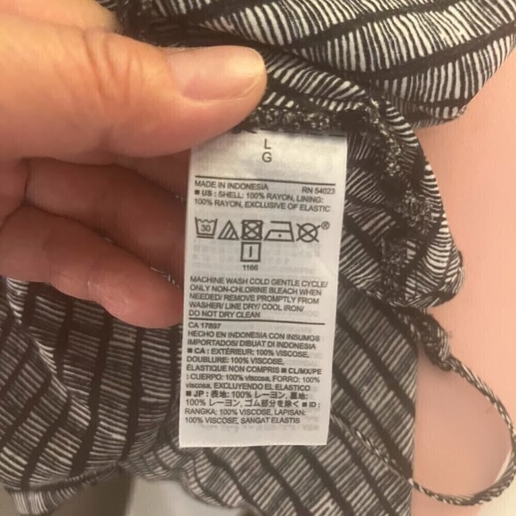 Old Navy Casual Lightweight Smocked Pleated Unlined Printed Fit & Flare Dress - Picture 13 of 13